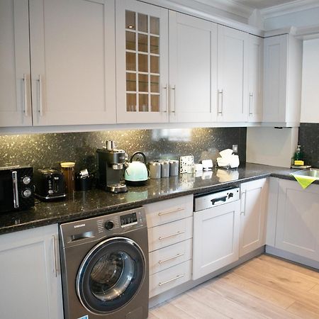Ferienwohnung Bright Private Terrace - Free Private Parking - Tv - Wifi - Netflix London Borough of London Borough of Croydon Exterior foto