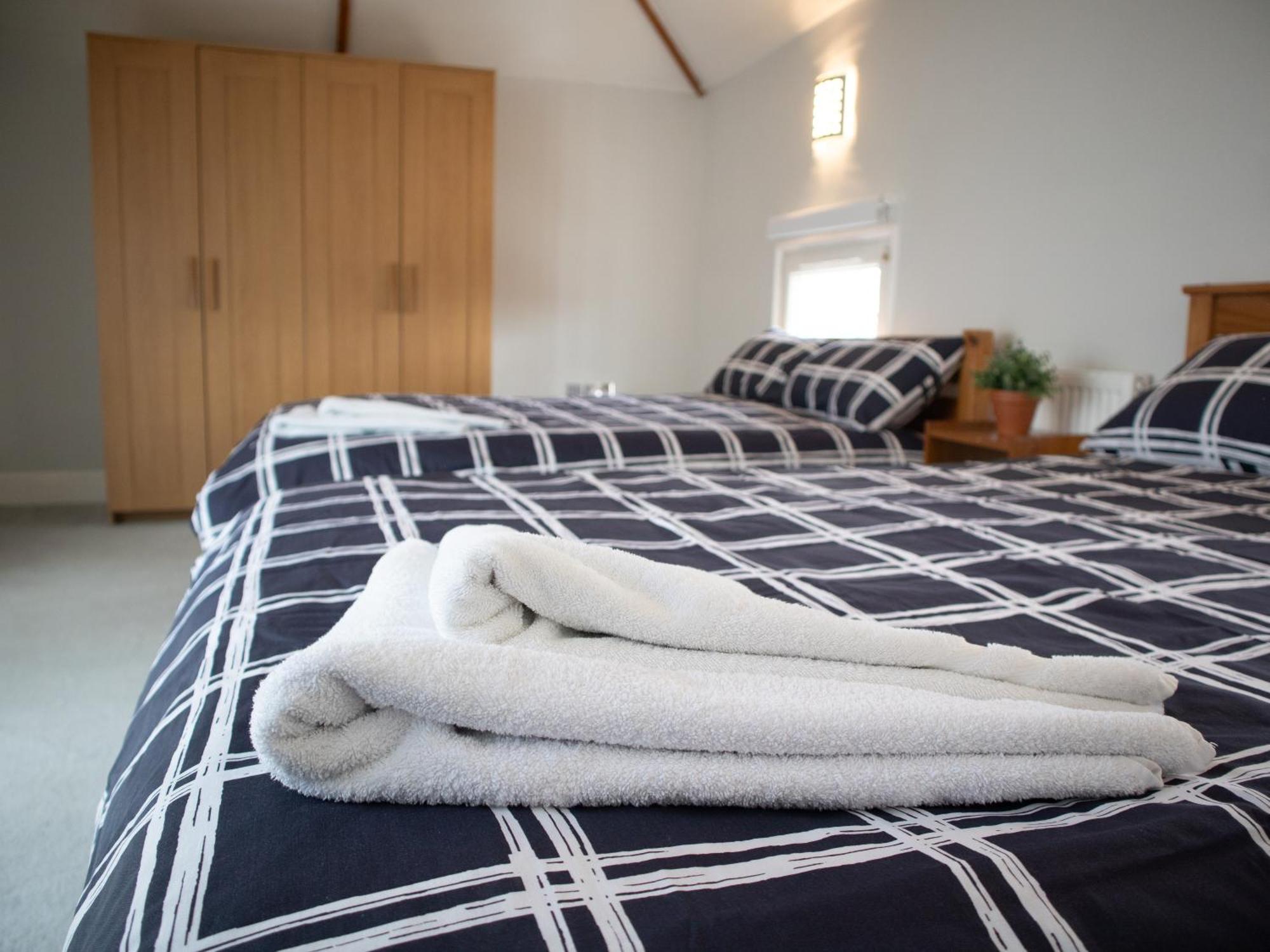 Ferienwohnung Bright Private Terrace - Free Private Parking - Tv - Wifi - Netflix London Borough of London Borough of Croydon Exterior foto