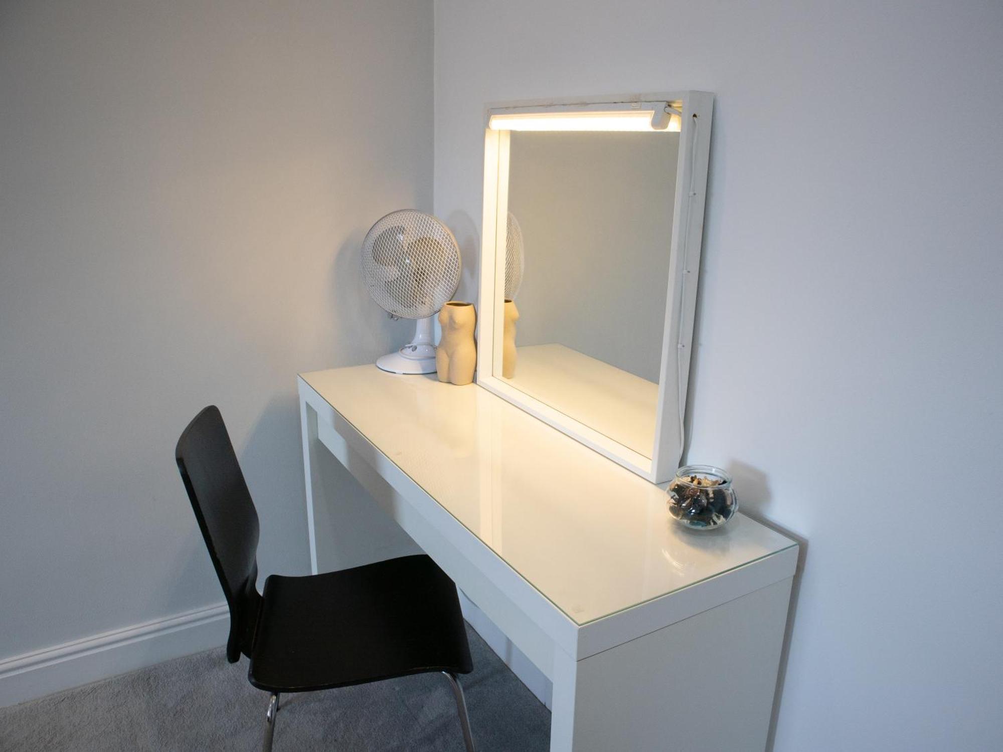 Ferienwohnung Bright Private Terrace - Free Private Parking - Tv - Wifi - Netflix London Borough of London Borough of Croydon Exterior foto