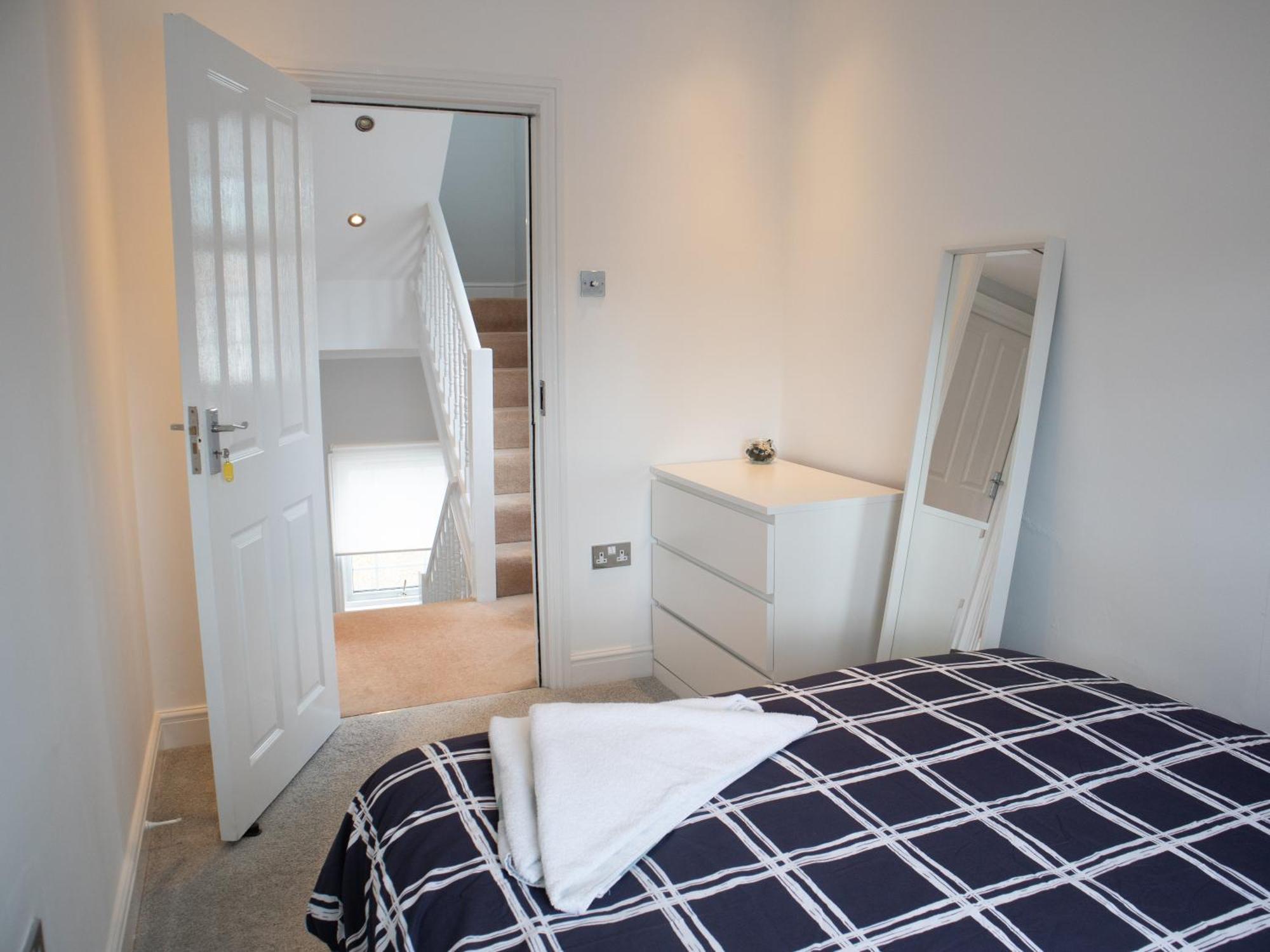 Ferienwohnung Bright Private Terrace - Free Private Parking - Tv - Wifi - Netflix London Borough of London Borough of Croydon Exterior foto