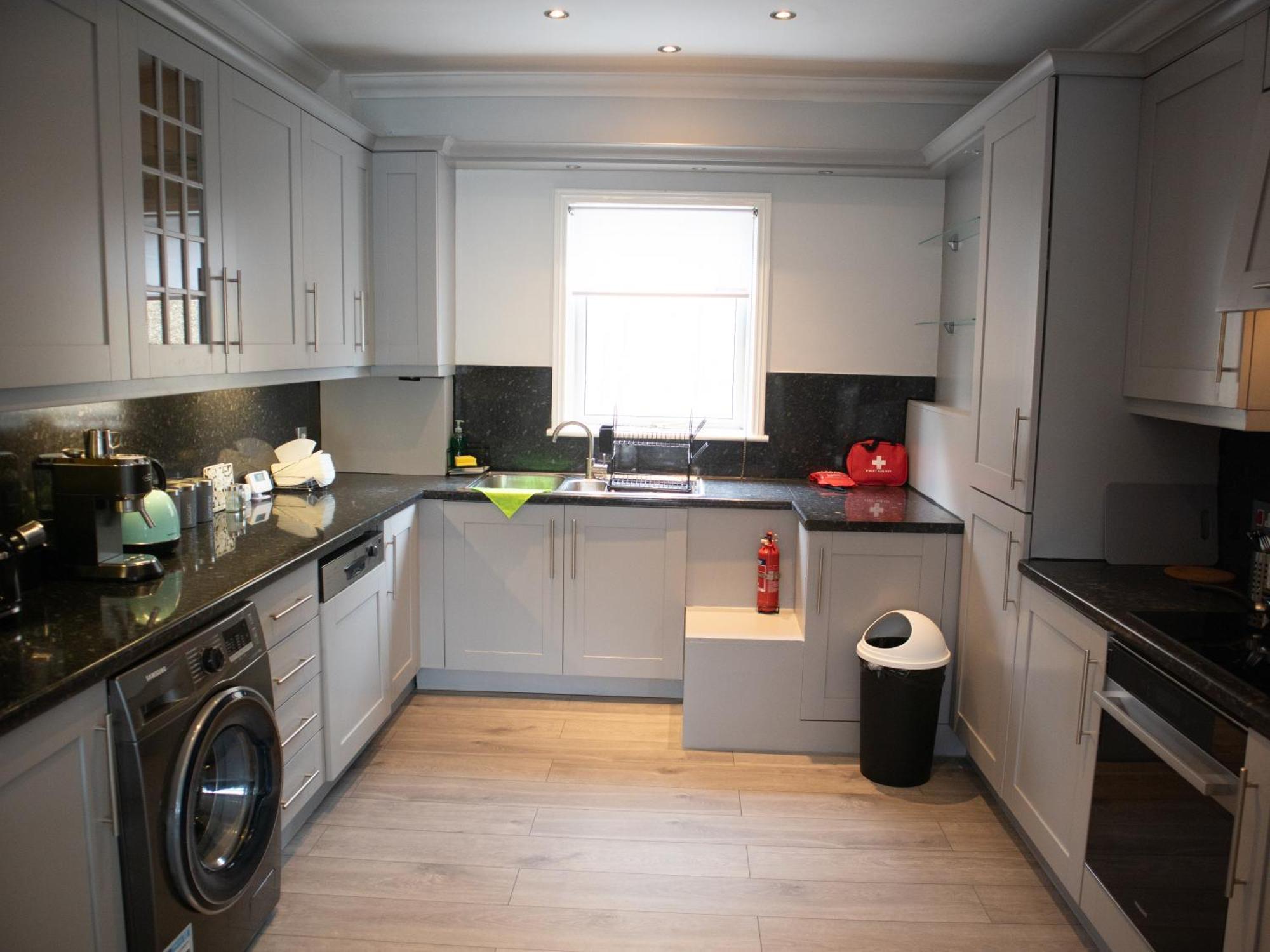 Ferienwohnung Bright Private Terrace - Free Private Parking - Tv - Wifi - Netflix London Borough of London Borough of Croydon Exterior foto