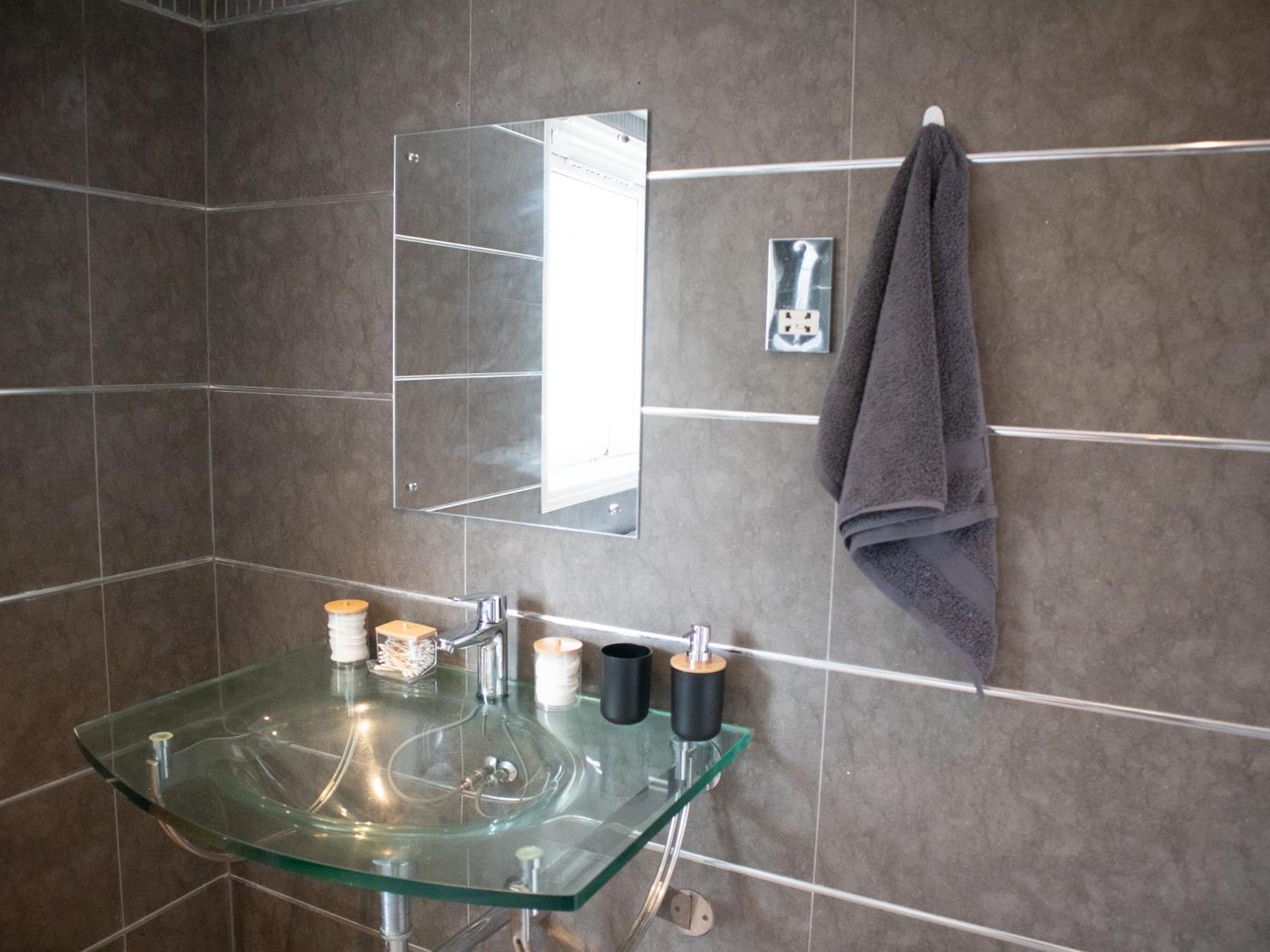 Ferienwohnung Bright Private Terrace - Free Private Parking - Tv - Wifi - Netflix London Borough of London Borough of Croydon Exterior foto