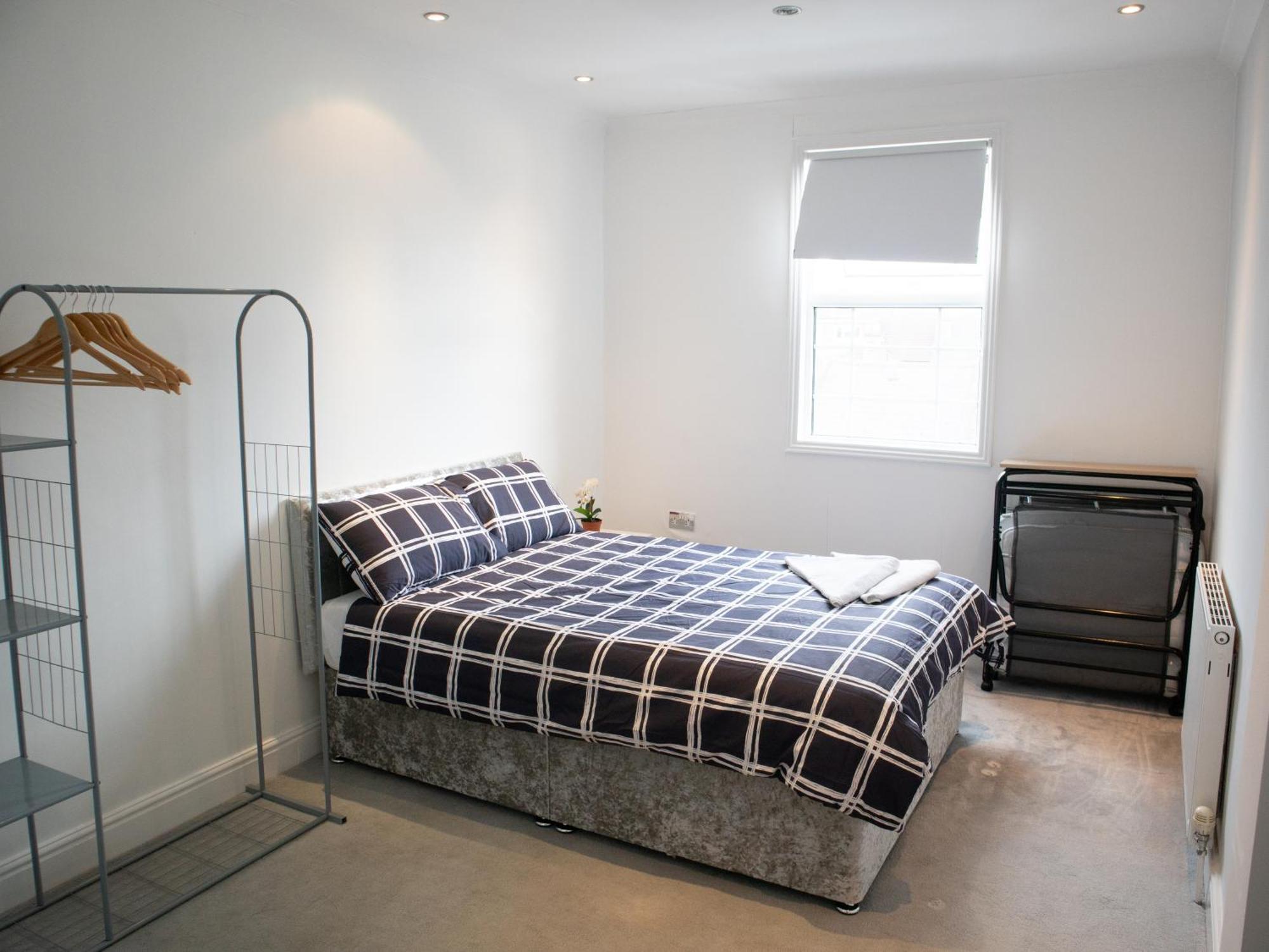 Ferienwohnung Bright Private Terrace - Free Private Parking - Tv - Wifi - Netflix London Borough of London Borough of Croydon Exterior foto